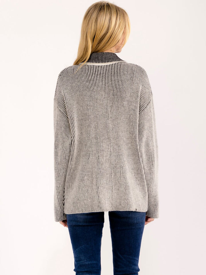 WOMEN'S LONG SLEEVE BUTTON CLOSURE FRONT POCKETS COLORBLOCK STRIPES SWEATER