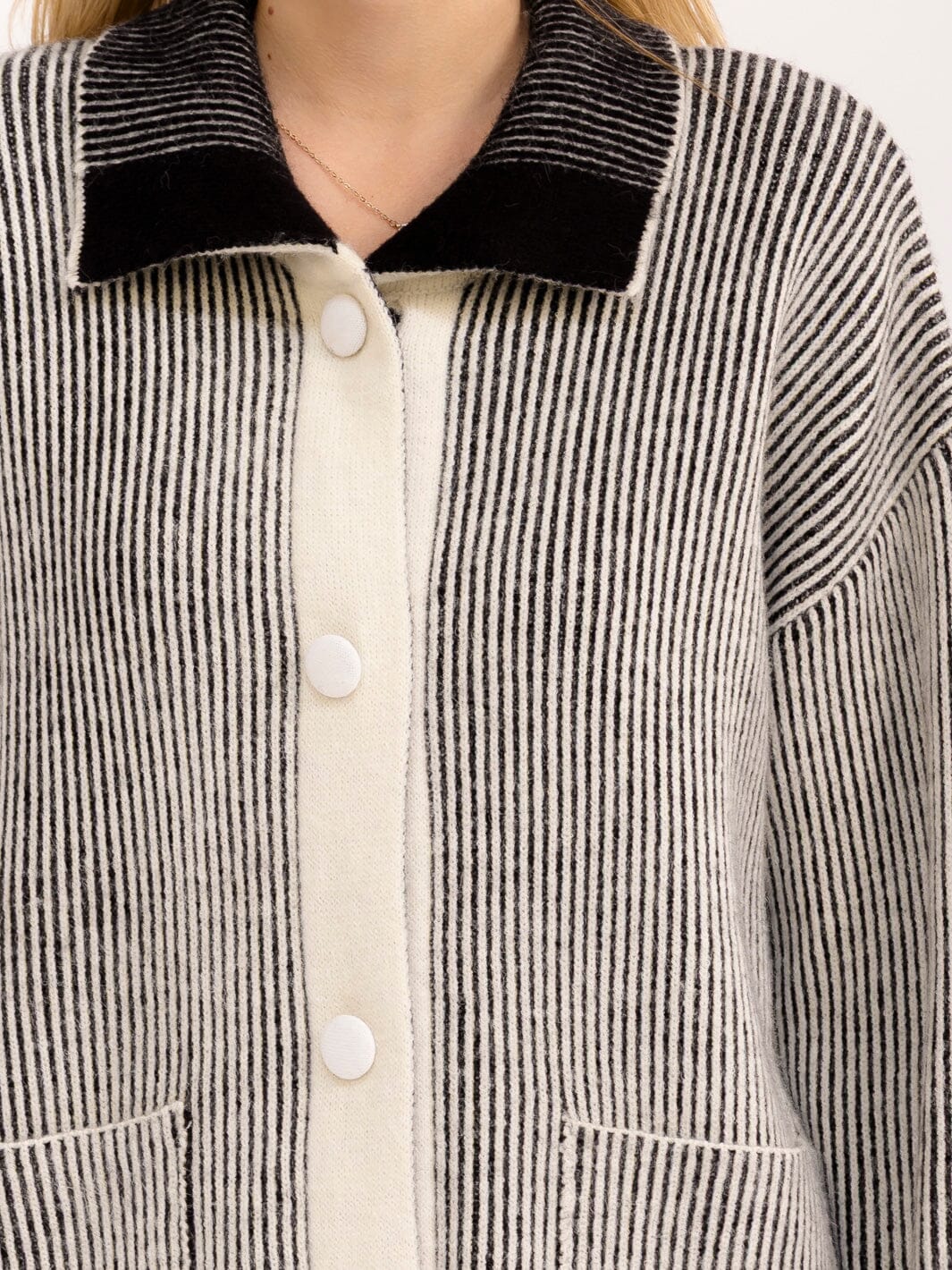 WOMEN'S LONG SLEEVE BUTTON CLOSURE FRONT POCKETS COLORBLOCK STRIPES SWEATER