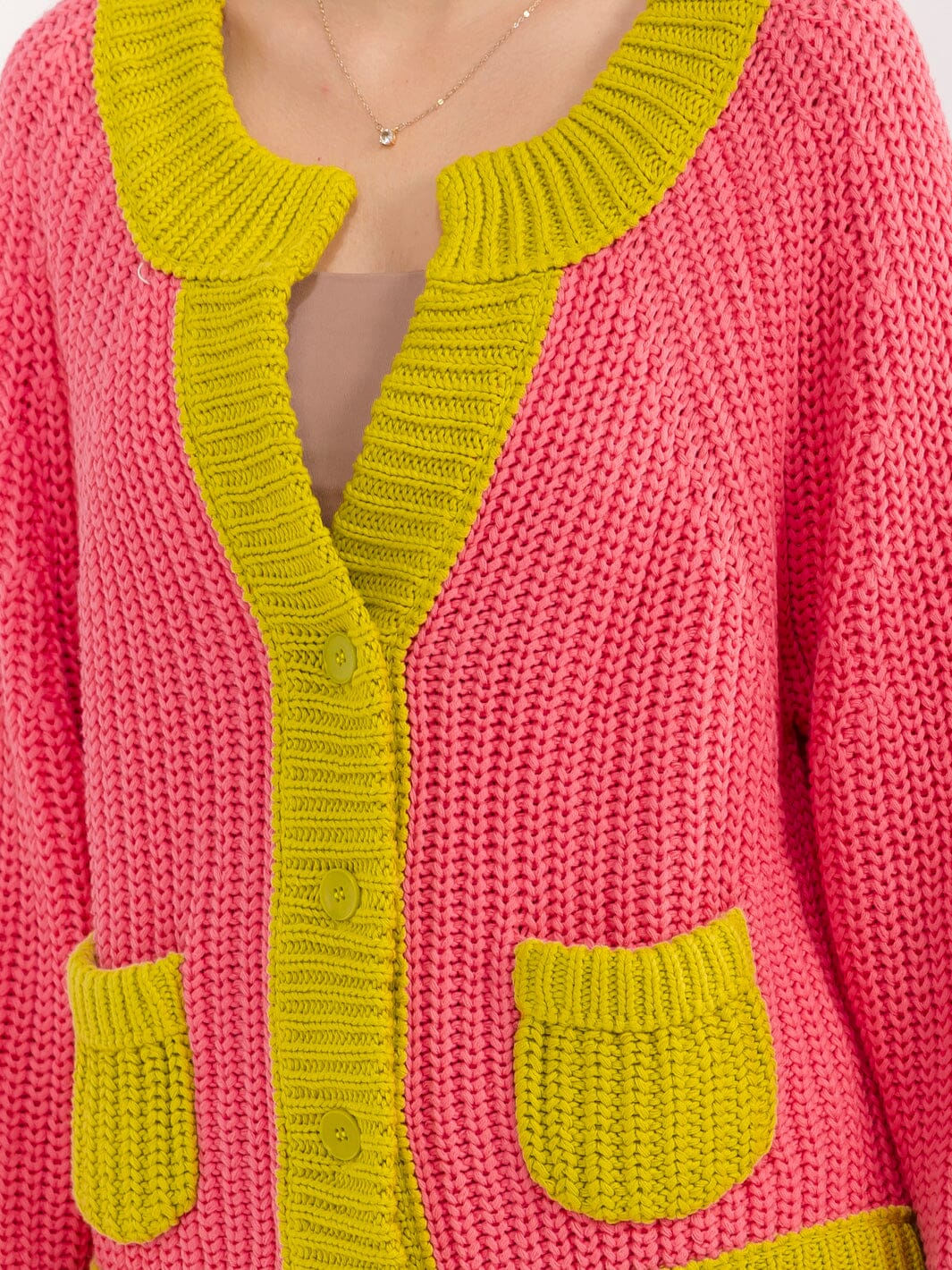WOMEN'S LONG SLEEVE V-NECK BUTTON CLOSURE FRONT POCKETS COLORBLOCK SWEATER