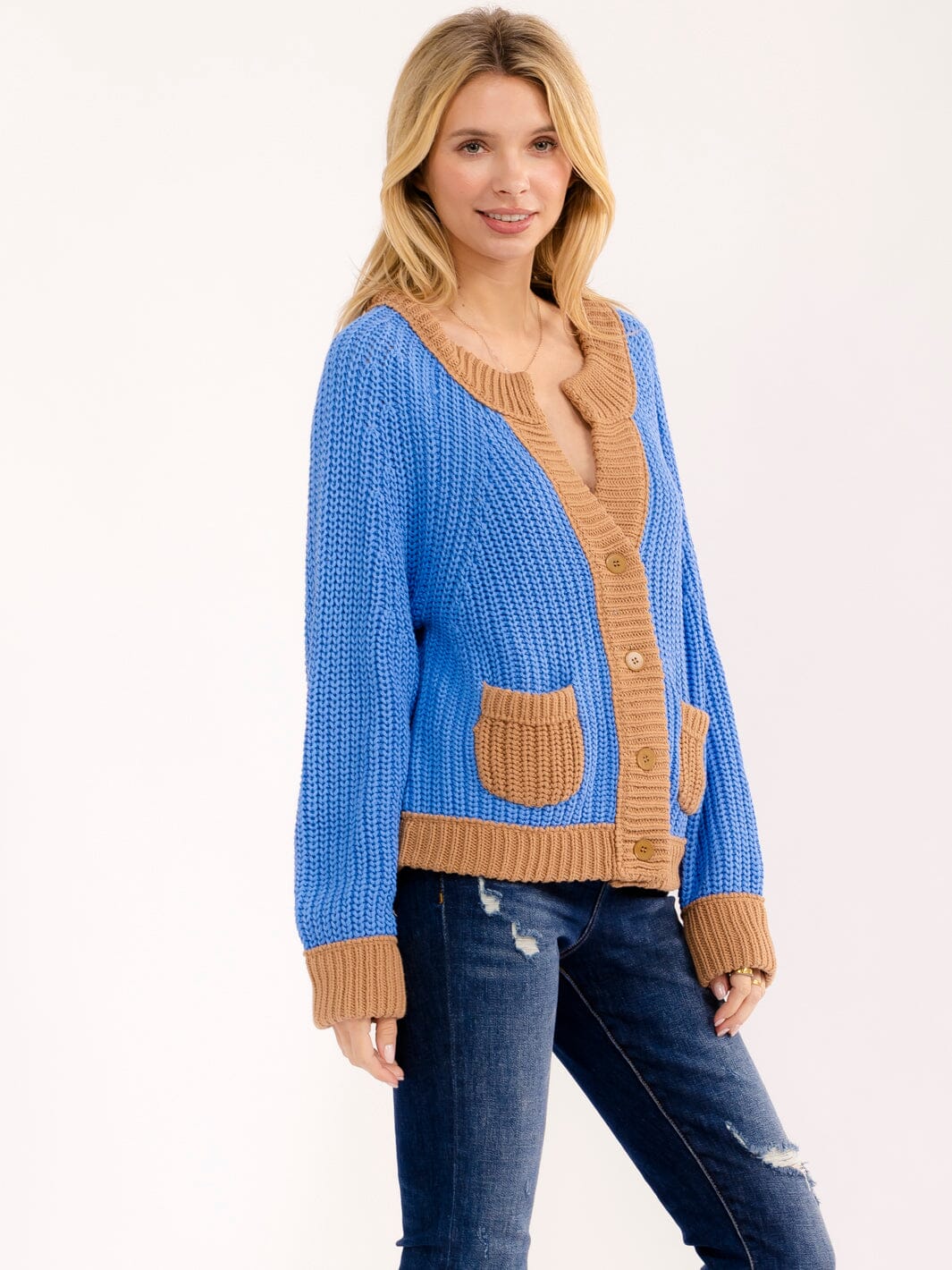 WOMEN'S LONG SLEEVE V-NECK BUTTON CLOSURE FRONT POCKETS COLORBLOCK SWEATER