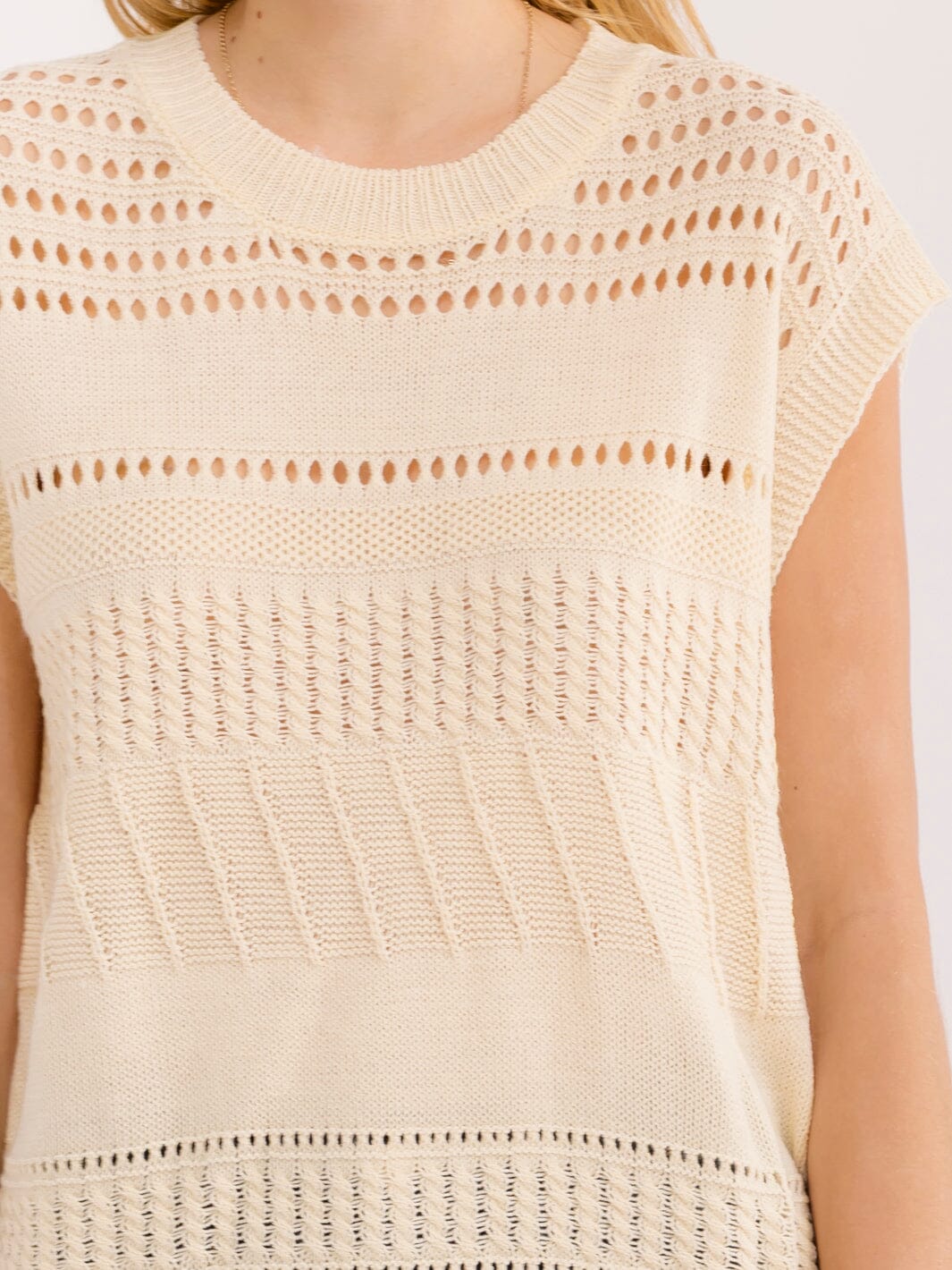 WOMEN'S SLEEVELESS CROCHET BLOUSE