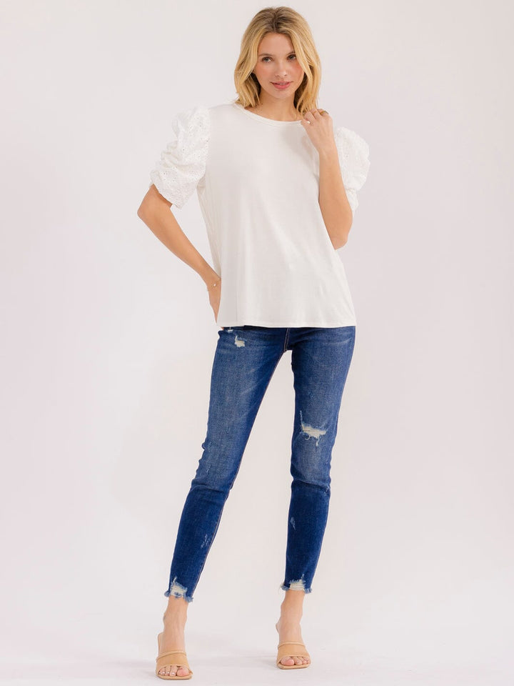 WOMEN'S SHORT PUFF SLEEVES EYELT DETAILED BLOUSE