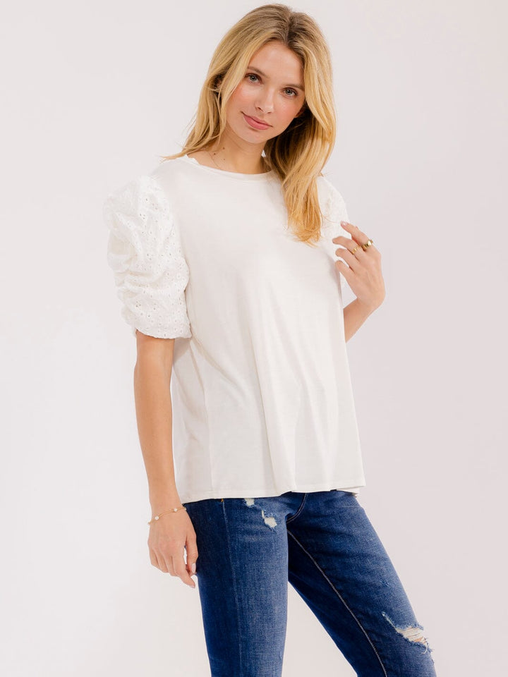 WOMEN'S SHORT PUFF SLEEVES EYELT DETAILED BLOUSE