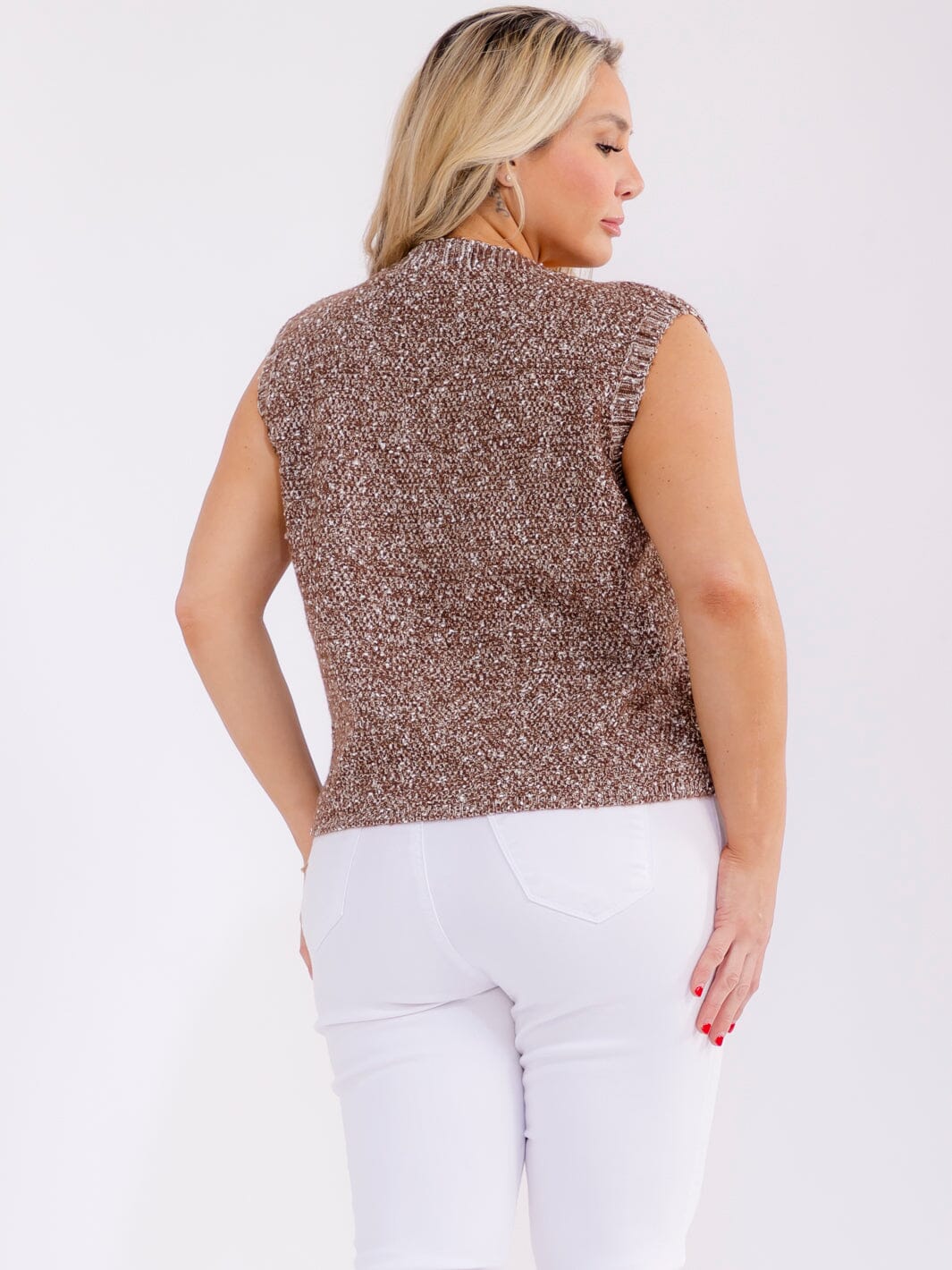 PLUS SIZE SLEEVELESS V-NECK BUTTON UP KNIT TOP