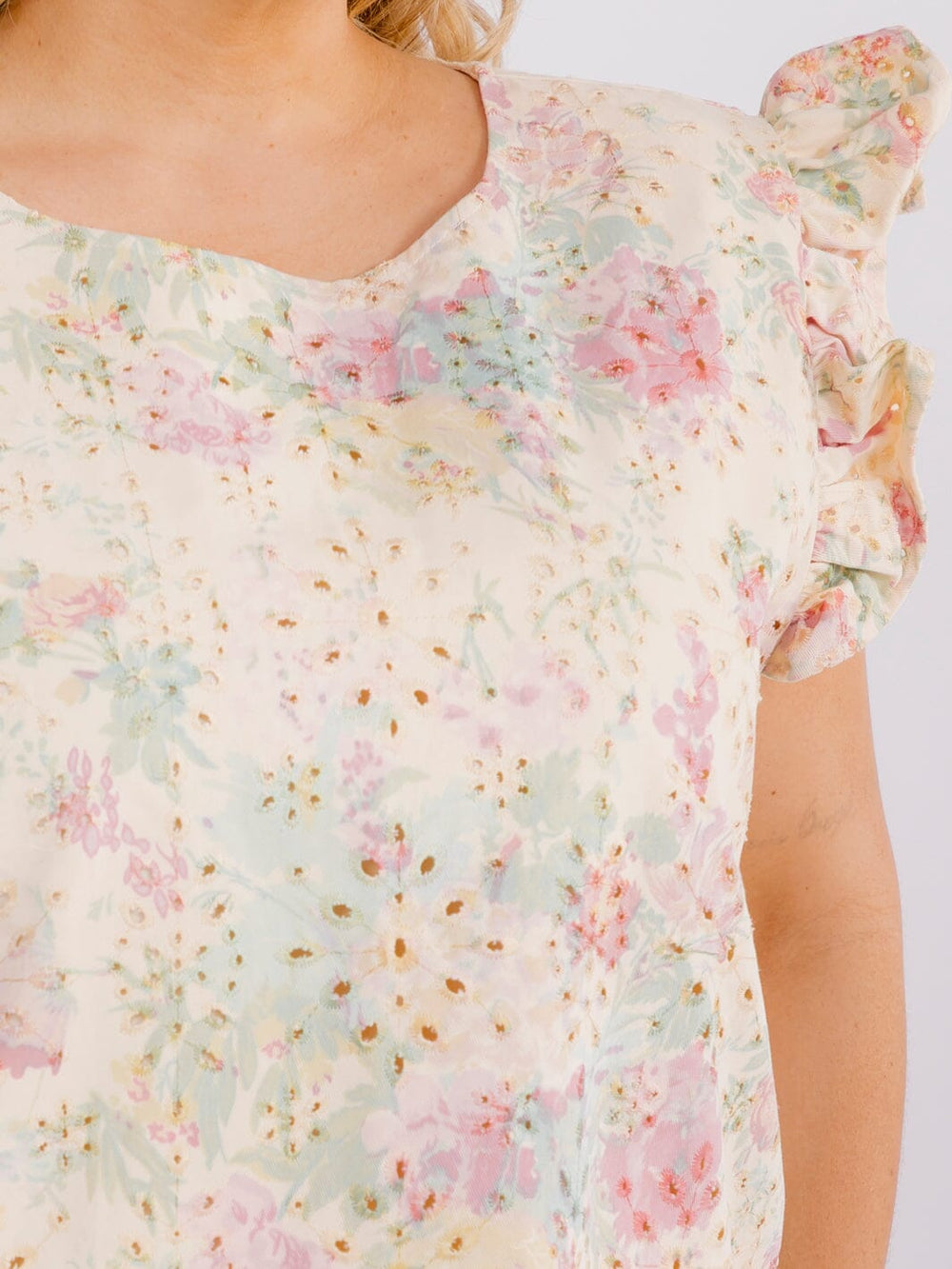 PLUS SIZE RUFFLE SLEEVE TOP & BUTTON CLOSURE POCKETS MINI SHORT EYELET FLORAL 2PC. SET