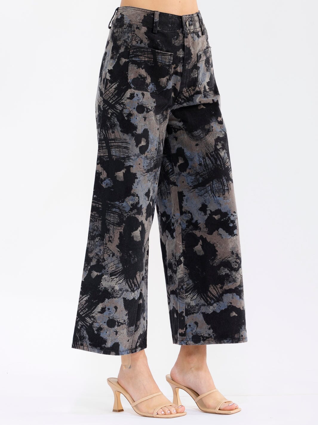 WOMEN'S BUTTON CLOSURE FRONT POCKETS TIE DIE WIDE LEG DENIM PANTS