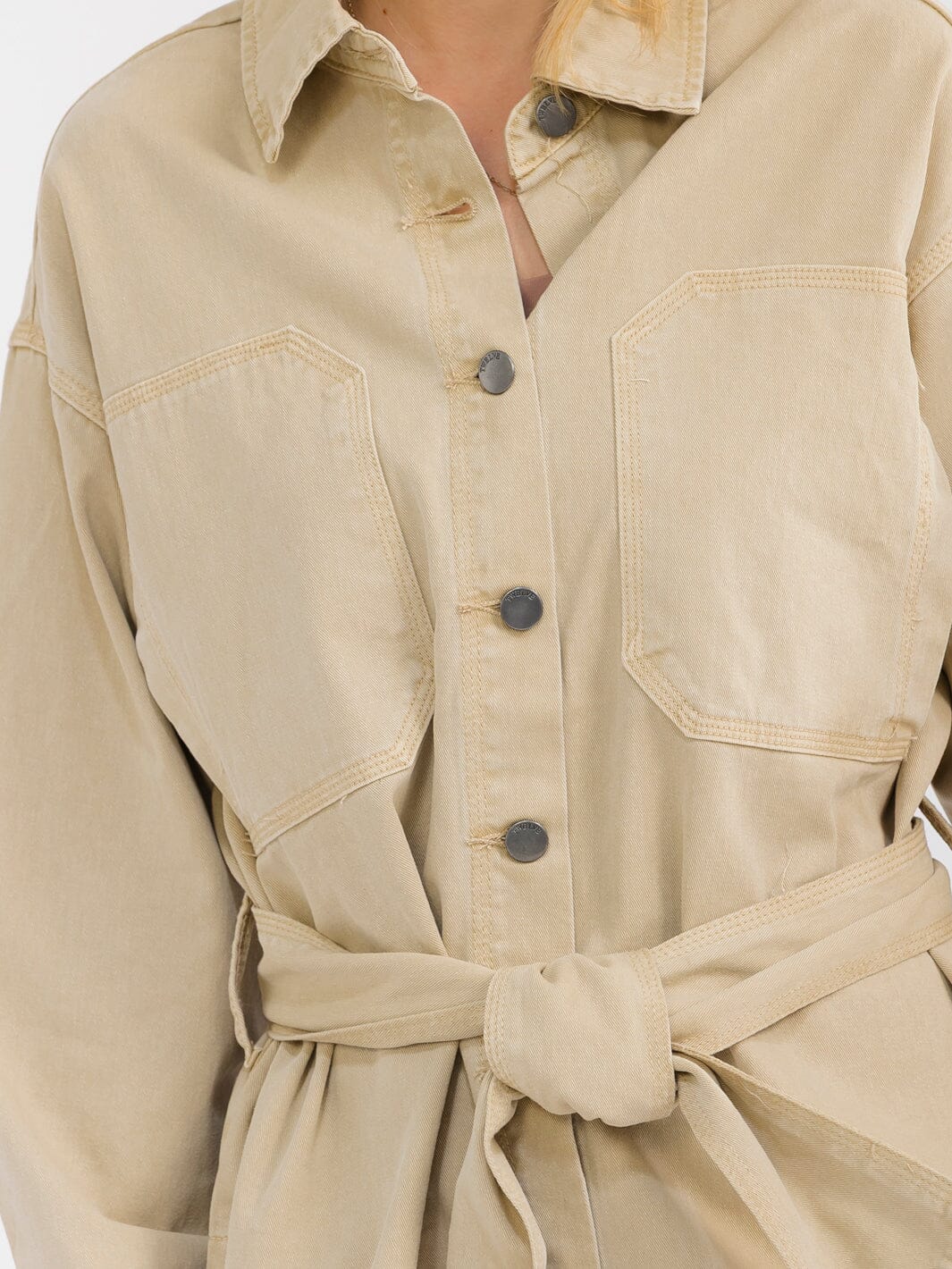 WOMEN'S LONG SLEEVE BUTTON CLOSURE FRONT POCKETS SELF TIE DENIM JACKET