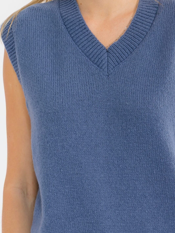 WOMEN'S SLEEVELESS V-NECK SWEATER VEST