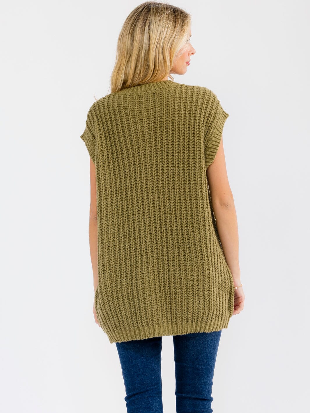 WOMEN'S SLEEVELESS BUTTON CLOSURE FRONT POCKETS SWEATER VEST