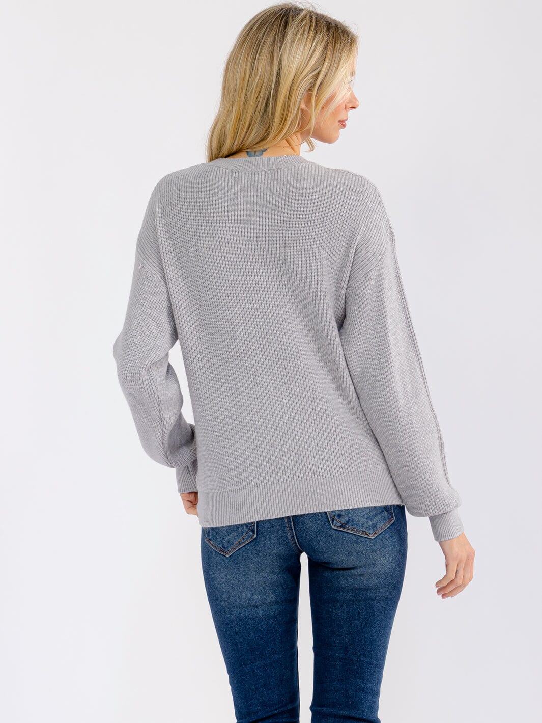 WOMEN'S LONG SLEEVE RIBBED STONE FLORAL BROOCH PULLOVER SWEATER