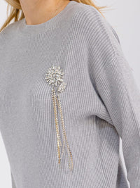 WOMEN'S LONG SLEEVE RIBBED STONE FLORAL BROOCH PULLOVER SWEATER