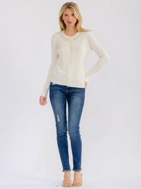 WOMEN'S LONG SLEEVE BUTTON CLOSURE RIBBED PEARL DETAILED SWEATER