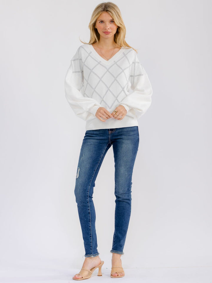 WOMEN'S LONG SLEEVE V-NECK PEARL DETAILED PULLOVER SWEATER