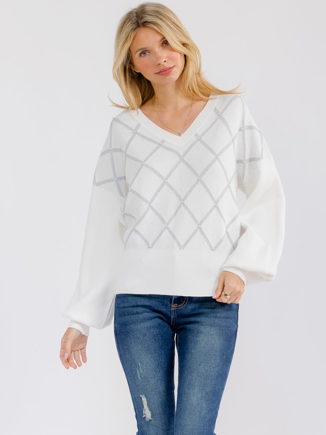 WOMEN'S LONG SLEEVE V-NECK PEARL DETAILED PULLOVER SWEATER