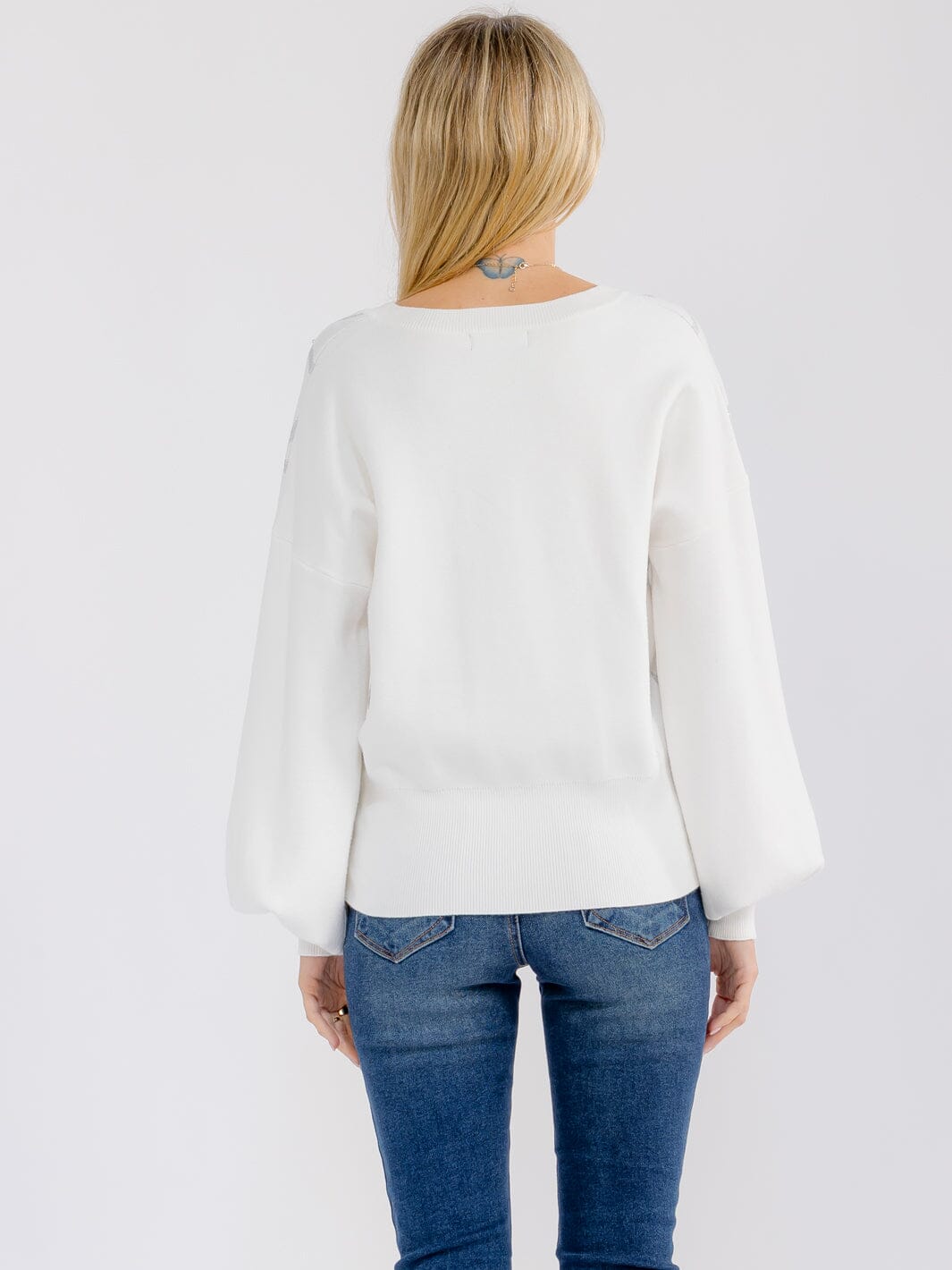 WOMEN'S LONG SLEEVE V-NECK PEARL DETAILED PULLOVER SWEATER