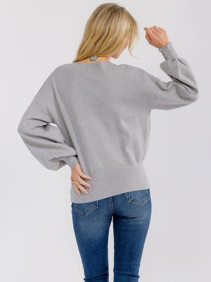 WOMEN'S LONG SLEEVE V-NECK PEARL DETAILED PULLOVER SWEATER