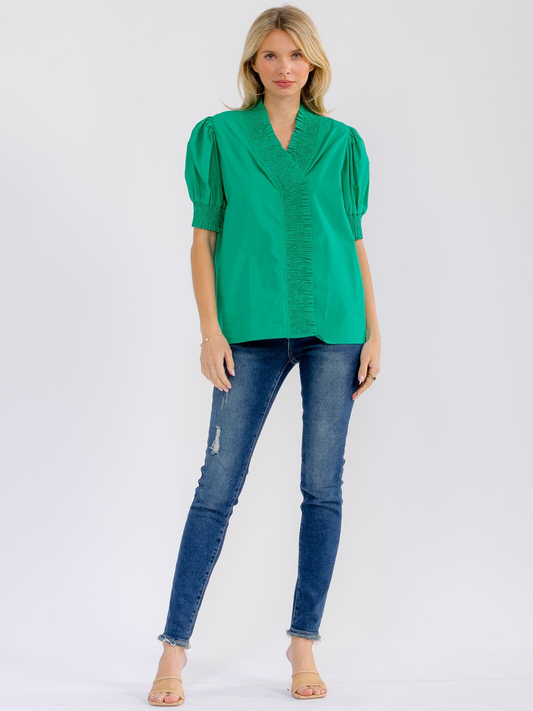 WOMEN'S SHORT PUFF SLEEVE V-NECK RUFFLE BLOUSE
