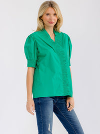 WOMEN'S SHORT PUFF SLEEVE V-NECK RUFFLE BLOUSE