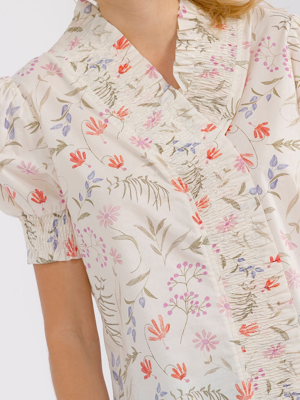 WOMEN'S SHORT PUFF SLEEVE V-NECK FLORAL PRINT BLOUSE