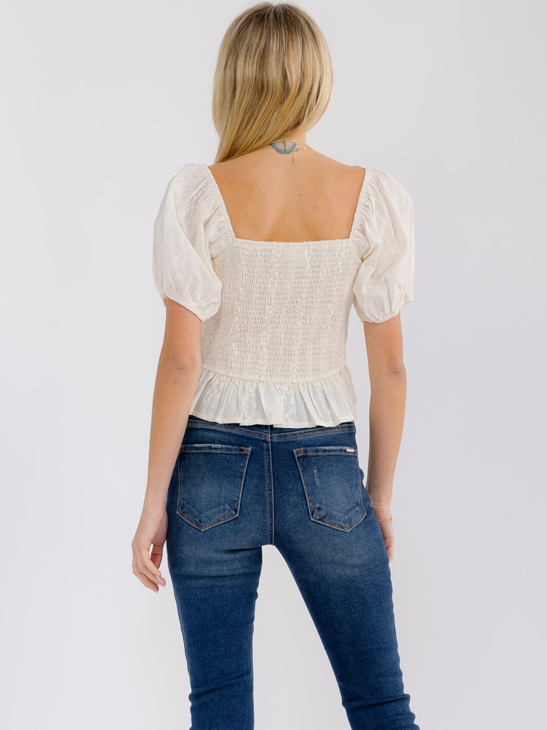 WOMEN'S SHORT PUFF SLEEVE SMOCK STITCHED DETAILED BLOUSE