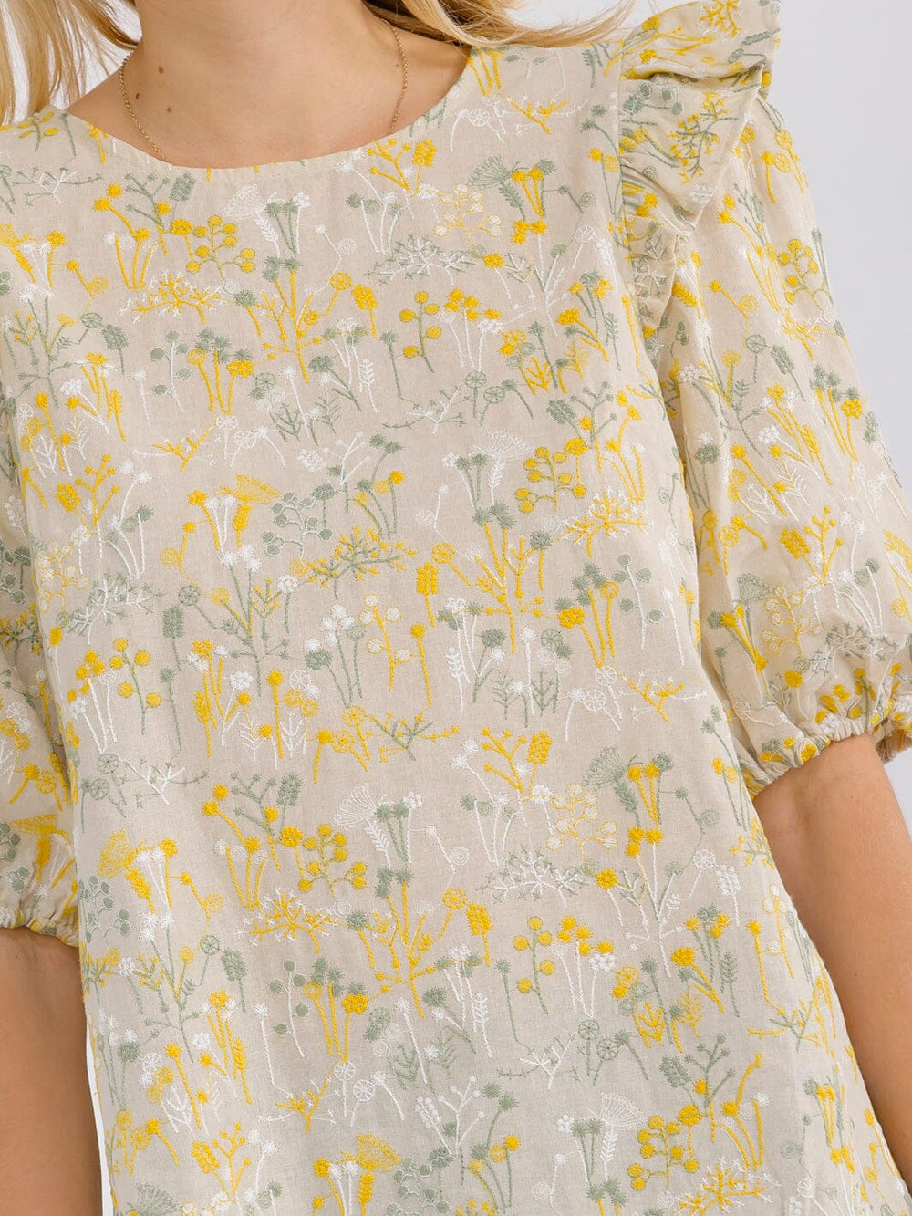 WOMEN'S SHORT PUFF SLEEVE RUFFLE FLORAL EMBROIDERY BLOUSE