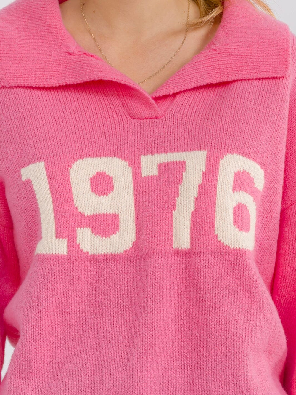 WOMEN'S LONG SLEEVE V-NECK GRAPHIC PULLOVER SWEATER
