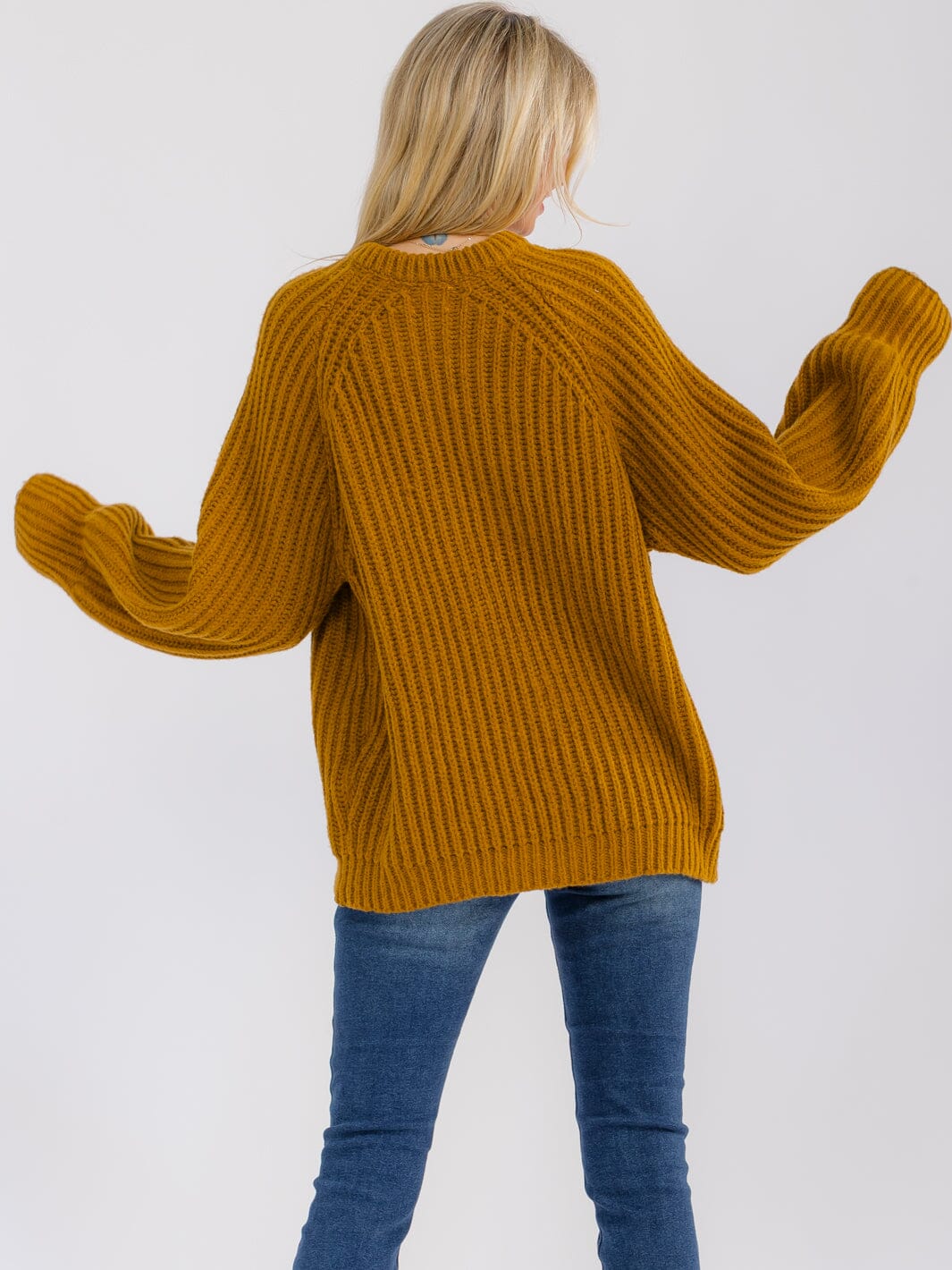 WOMEN'S LONG SLEEVE BUTTON CLOSURE SWEATER
