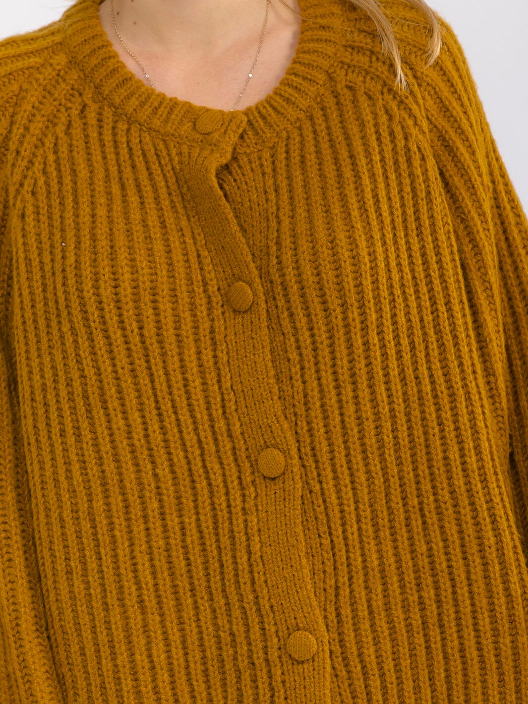 WOMEN'S LONG SLEEVE BUTTON CLOSURE SWEATER