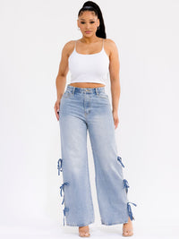 WOMEN'S BUTTON CLOSURE POCKETS WASHED WIDE LEG DETAILED DENIM PANTS
