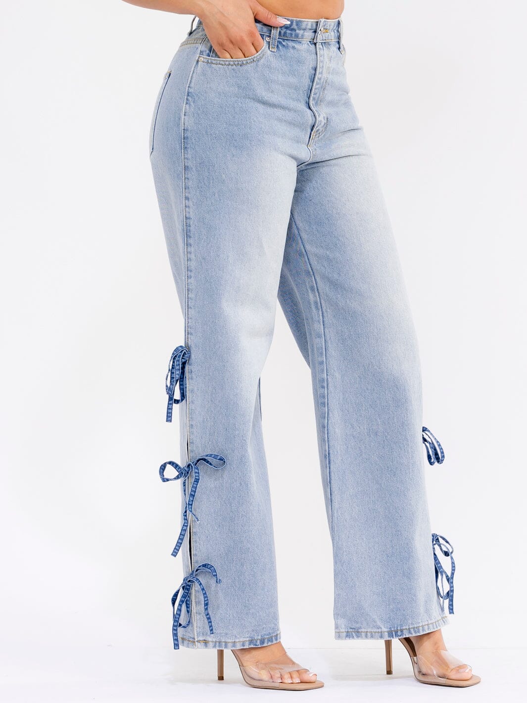 WOMEN'S BUTTON CLOSURE POCKETS WASHED WIDE LEG DETAILED DENIM PANTS