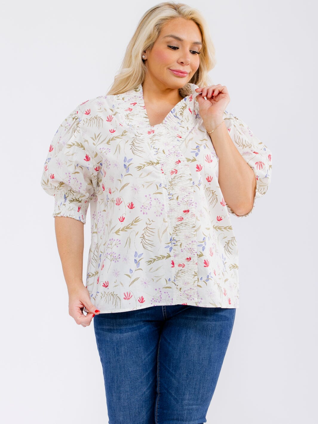 PLUS SIZE SHORT PUFF SLEEVE V-NECK RUFFLE FLORAL BLOUSE