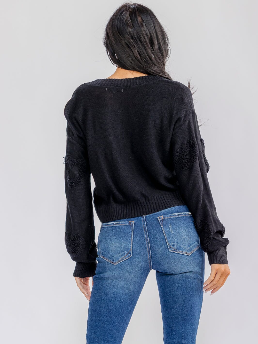 WOMEN'S LONG SLEEVE V-NECK HEART DETAILED PULLOVER SWEATER