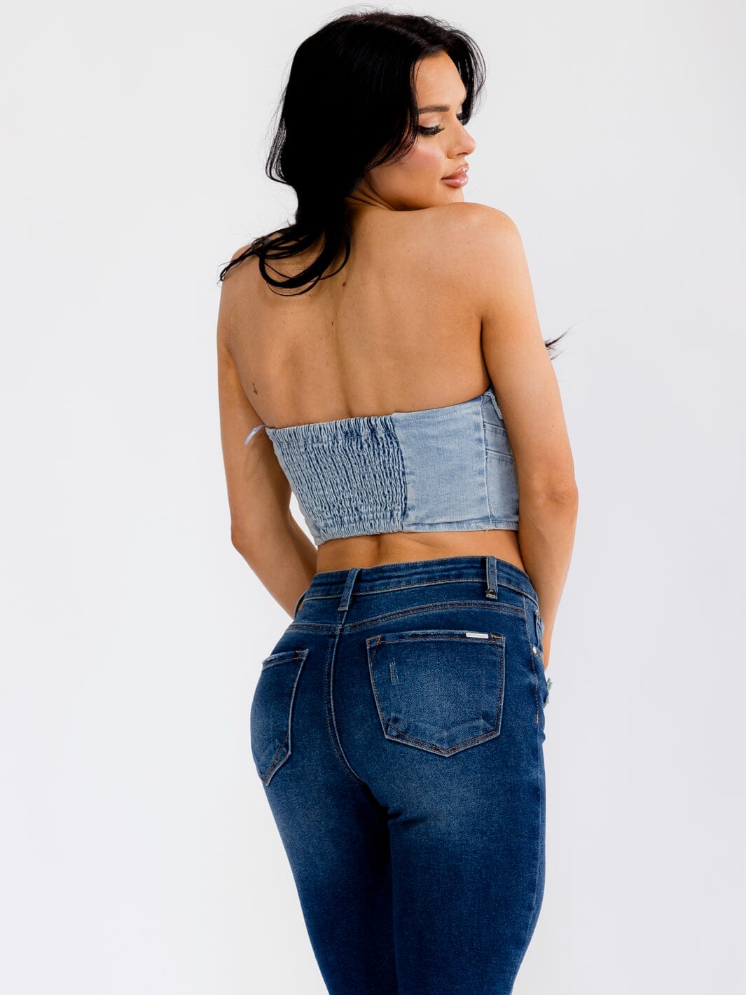 WOMEN'S SLEEVELESS SMOCK WASHED DENIM CROP TOP