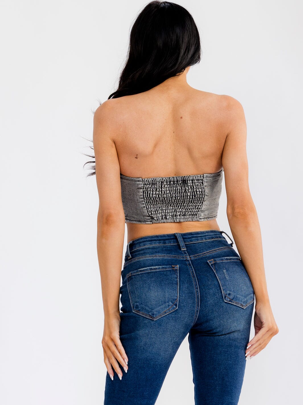 WOMEN'S SLEEVELESS SMOCK WASHED DENIM CROP TOP