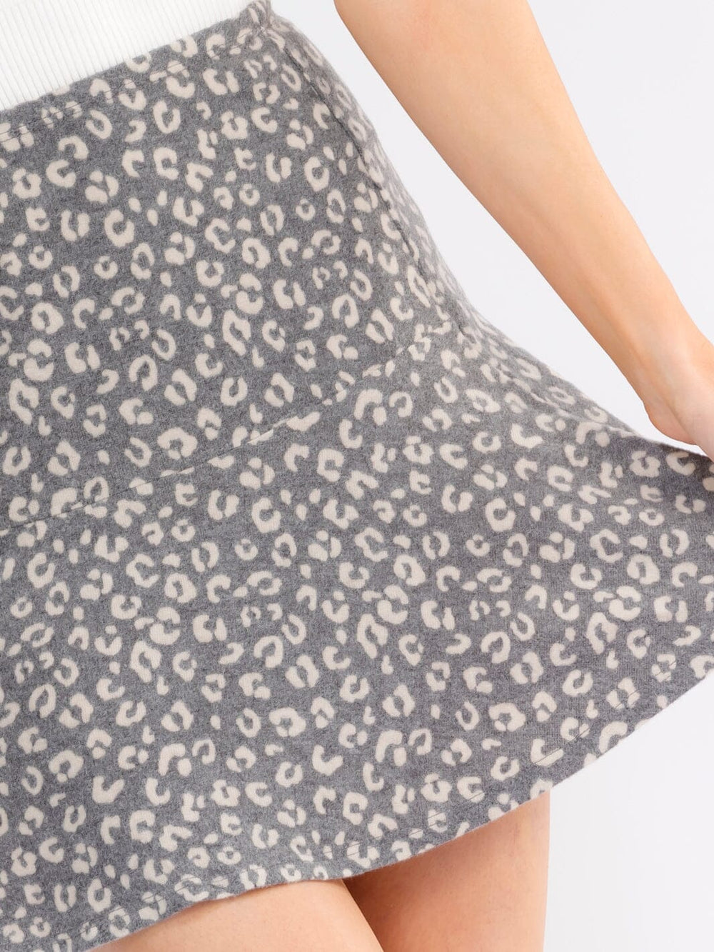 WOMEN'S ELASTIC WAIST ANIMAL PRINT MINI SKIRT