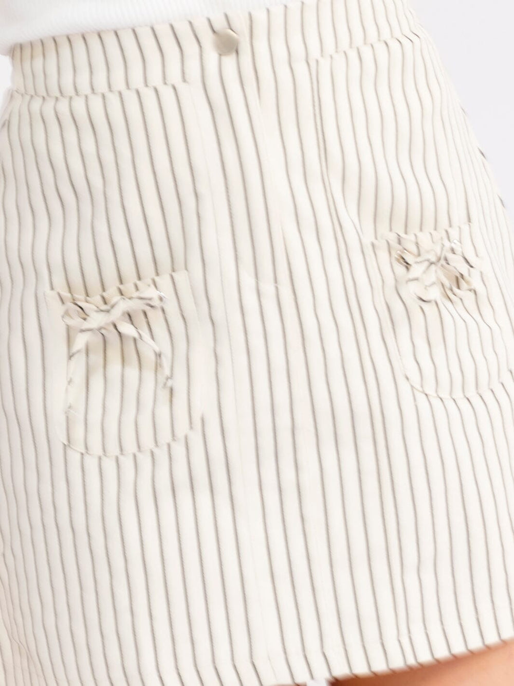 WOMEN'S BUTTON CLOSURE FRONT POCKETS STRIPES DENIM MINI SKIRT