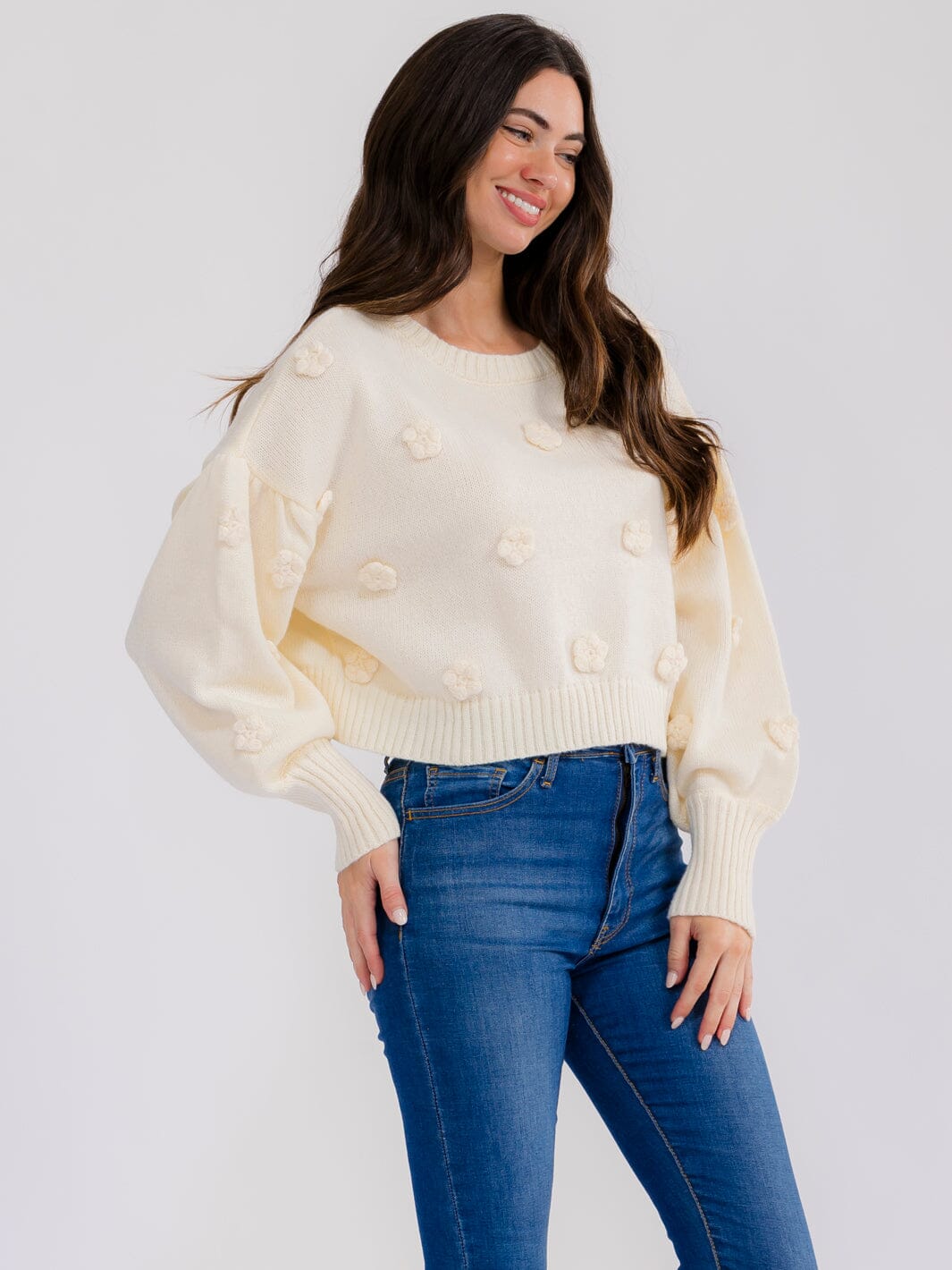 WOMEN'S LONG SLEEVE FLOWER DETAILED PULLOVER SWEATER