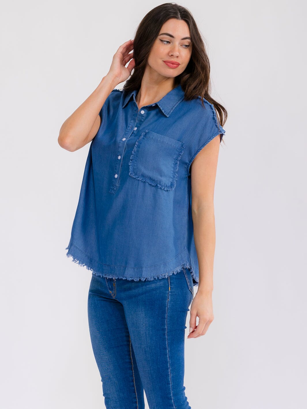 WOMEN'S SHORT SLEEVE BUTTON UP FRONT POCKET CHAMBRAY BLOUSE
