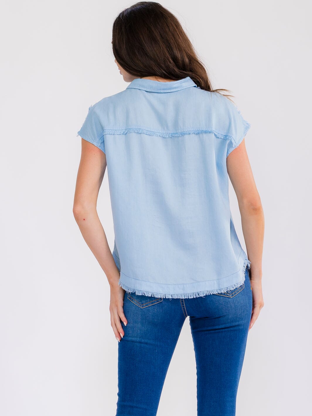 WOMEN'S SHORT SLEEVE BUTTON UP FRONT POCKET CHAMBRAY BLOUSE