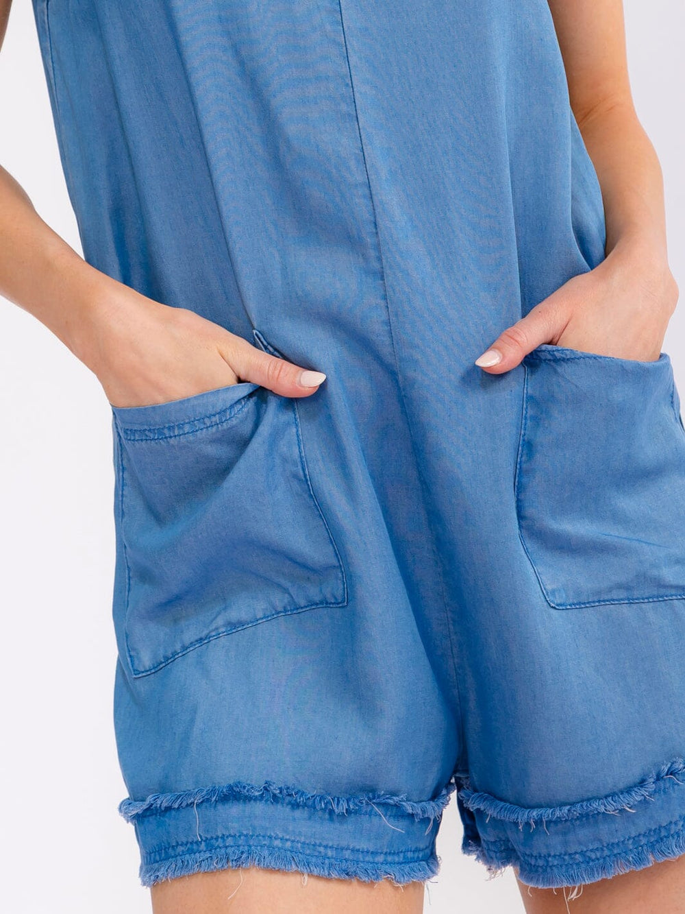 WOMEN'S SLEEVELESS FRONT POCKETS CHAMBRAY ROMPER