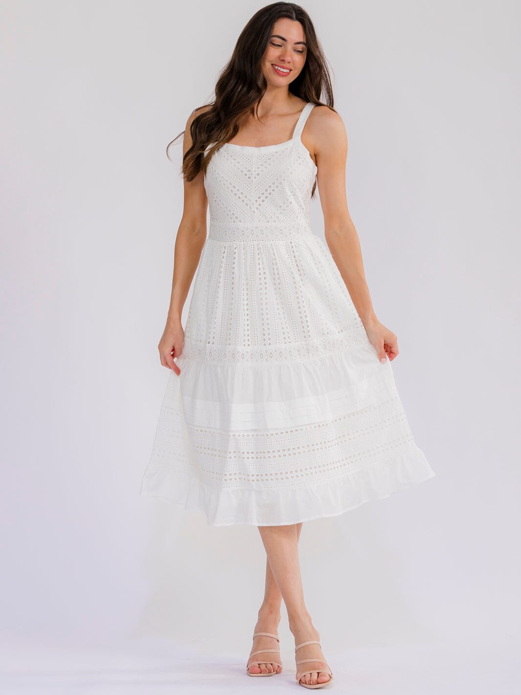 WOMEN'S SLEEVELESS TIERED EYELET MIDI DRESS