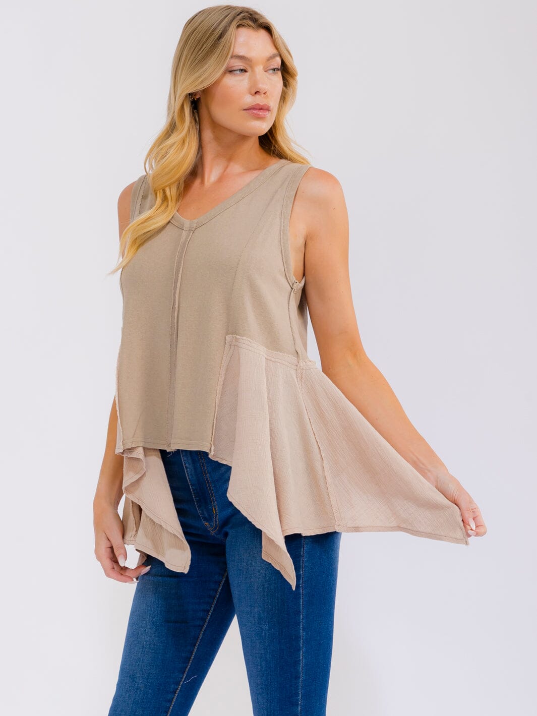 WOMEN'S SLEEVELESS V-NECK HIGH LOW TANK TOP
