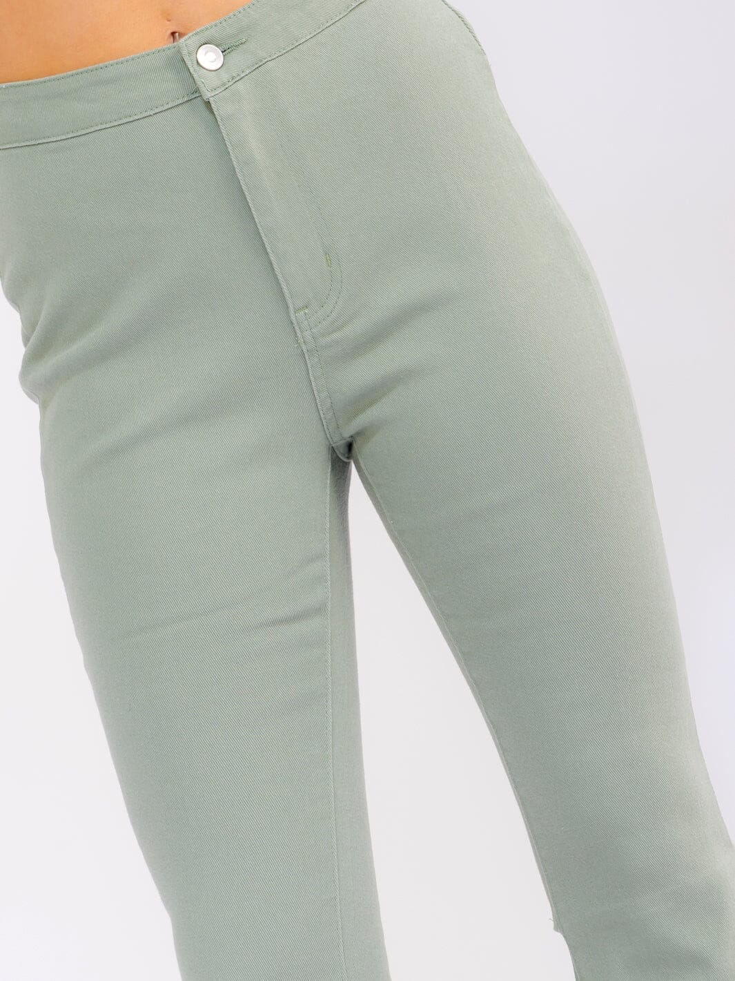 WOMEN'S BUTTON CLOSURE POCKETS BELL LEG STRETCH DENIM PANTS