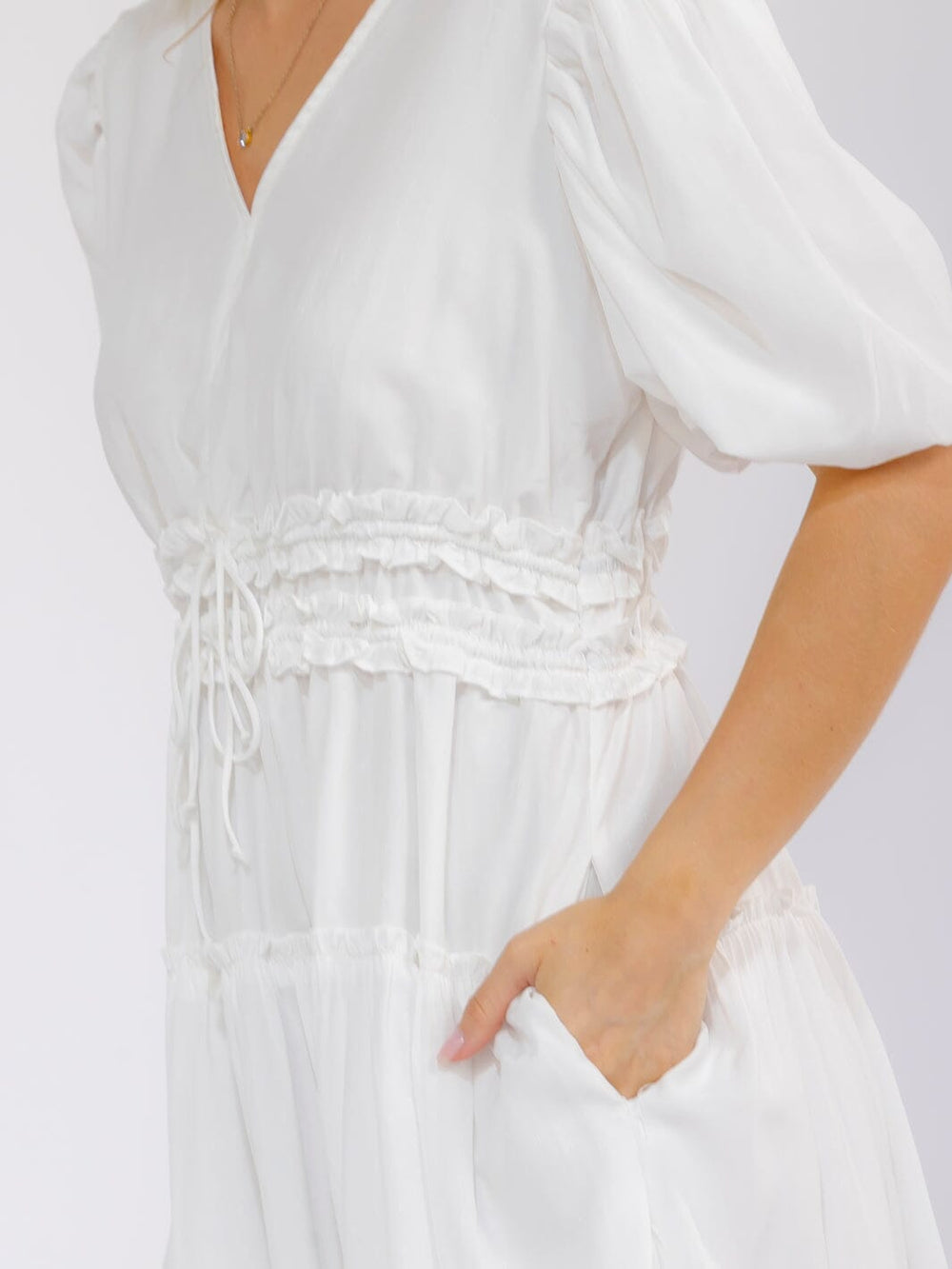 WOMEN'S SHORT PUFF SLEEVE V-NECK FRONT POCKETS TIERED MIDI DRESS