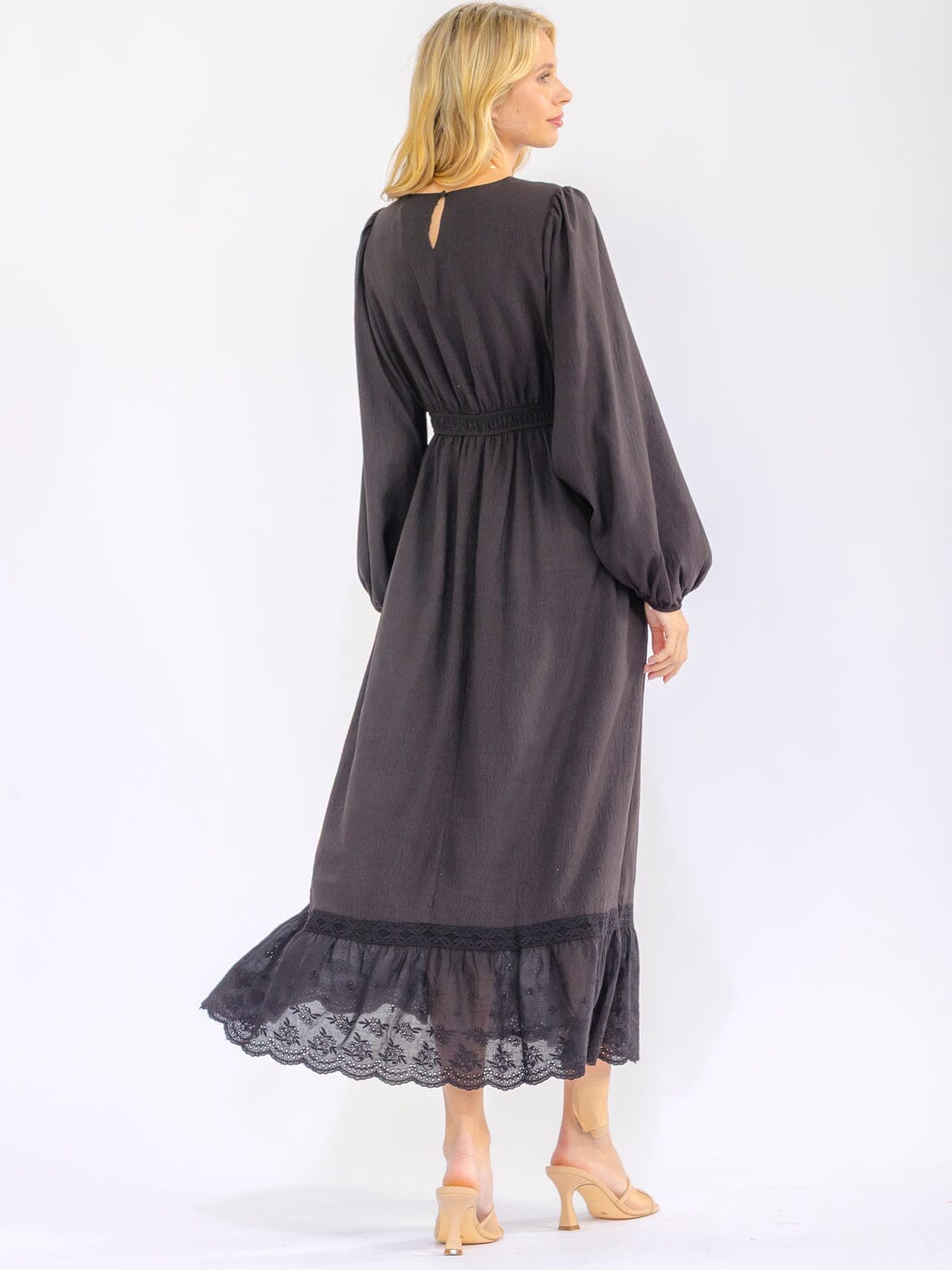 WOMEN'S LONG SLEEVE ELASTIC WAIST FRONT POCKETS EYELET DETAILED MAXI DRESS