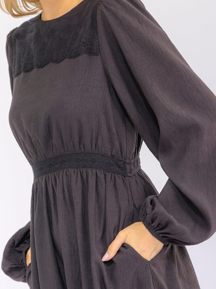 WOMEN'S LONG SLEEVE ELASTIC WAIST FRONT POCKETS EYELET DETAILED MAXI DRESS