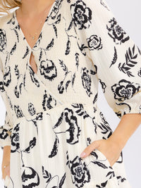 WOMEN'S 3/4 SLEEVE SURPLICE FRONT POCKETS SMOCK FLORAL MAXI DRESS