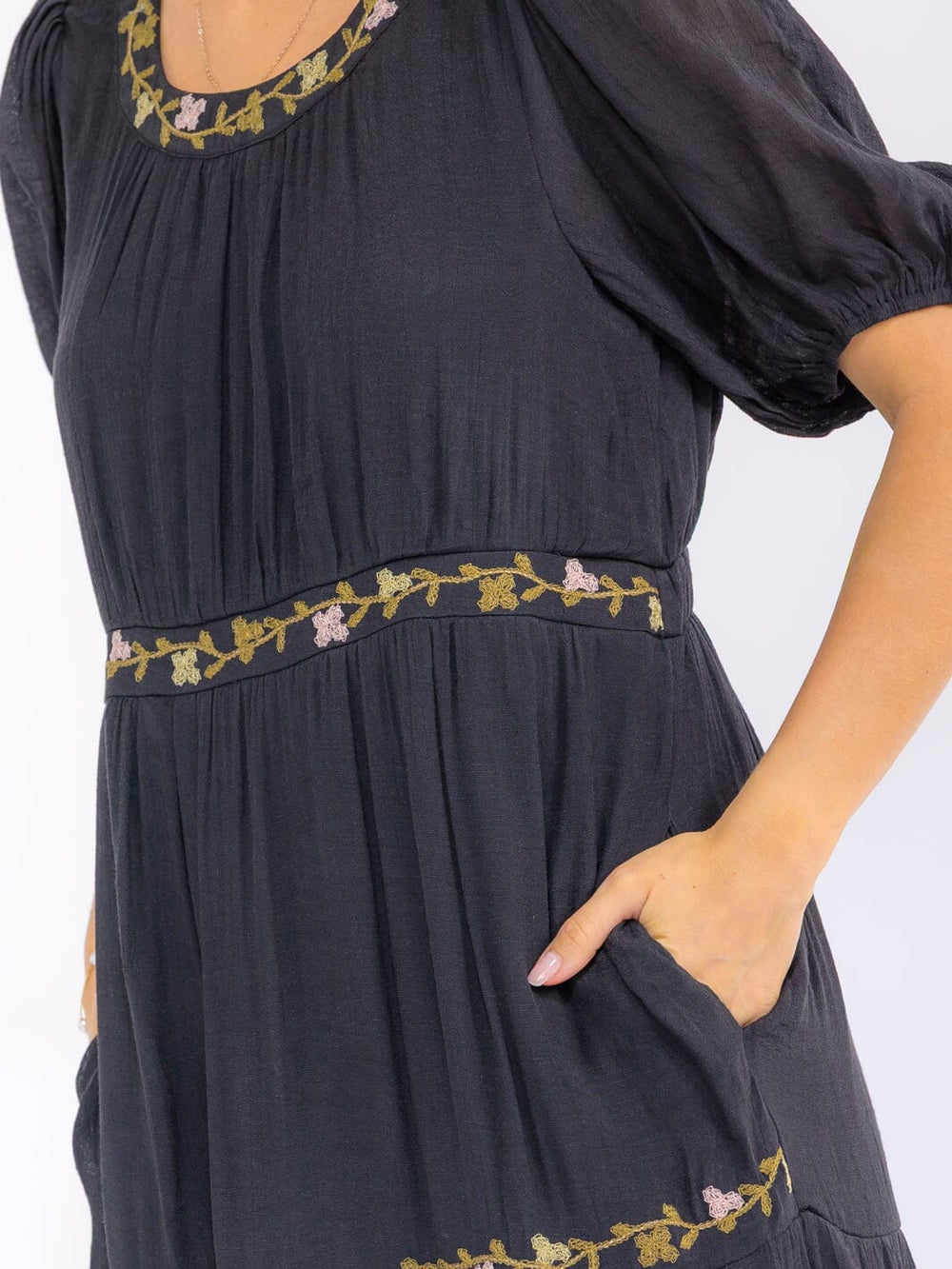 WOMEN'S SHORT SLEEVE V-NECK ELASTIC WAIST FRONT POCKETS FLORAL STITCHED MAXI DRESS