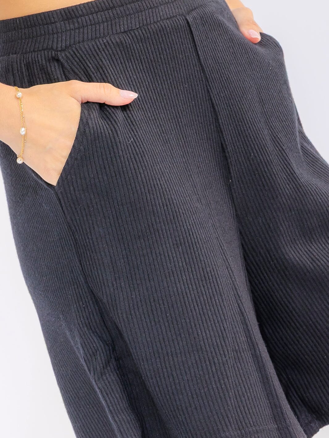 WOMEN'S ELASTIC WAIST FRONT POCKETS RIBBED SHORTS