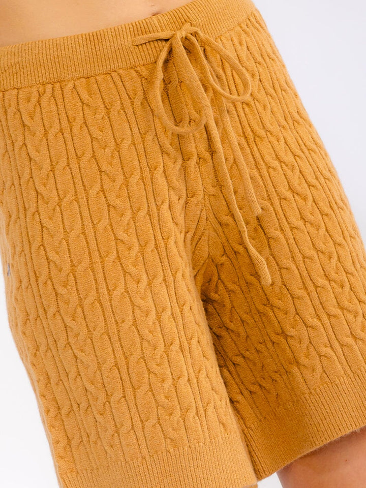 WOMEN'S ELASTIC WAIST SELF TIE CABLE KNIT SHORTS